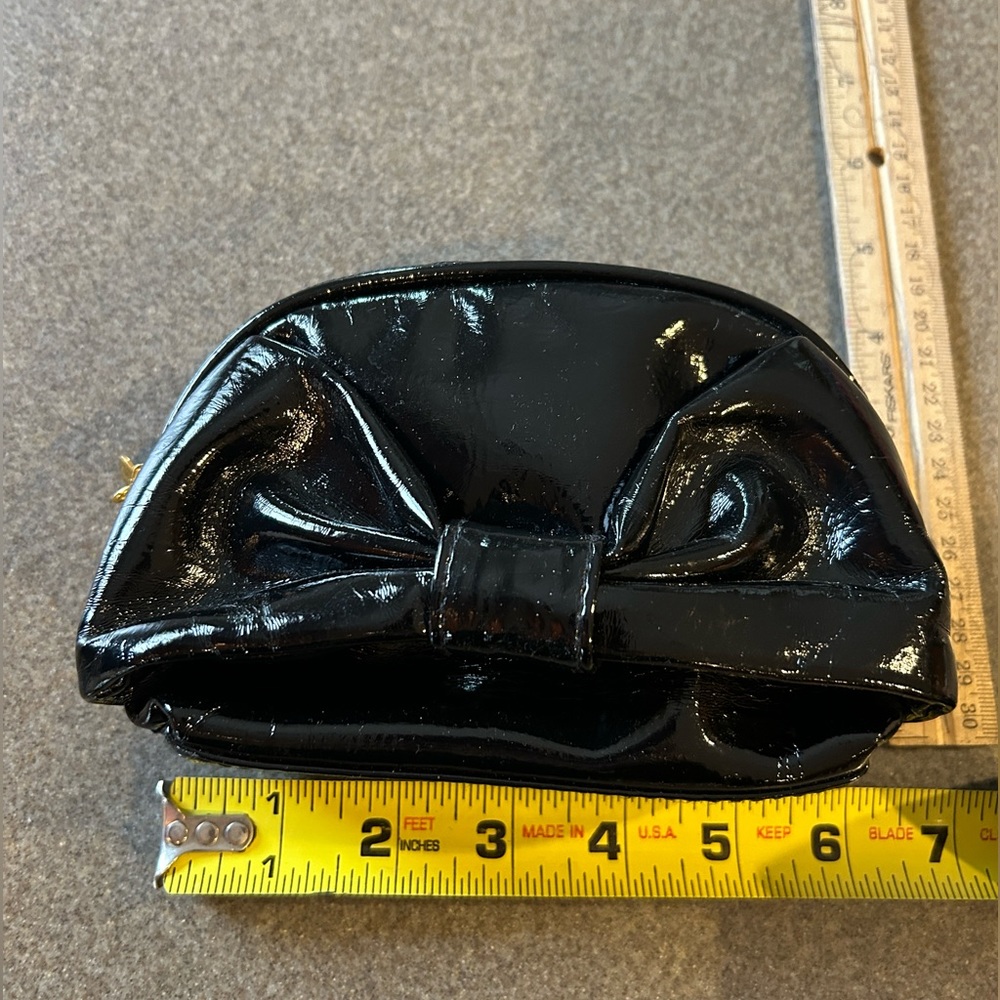 Black, vinyl bow front cosmetic case 🌟